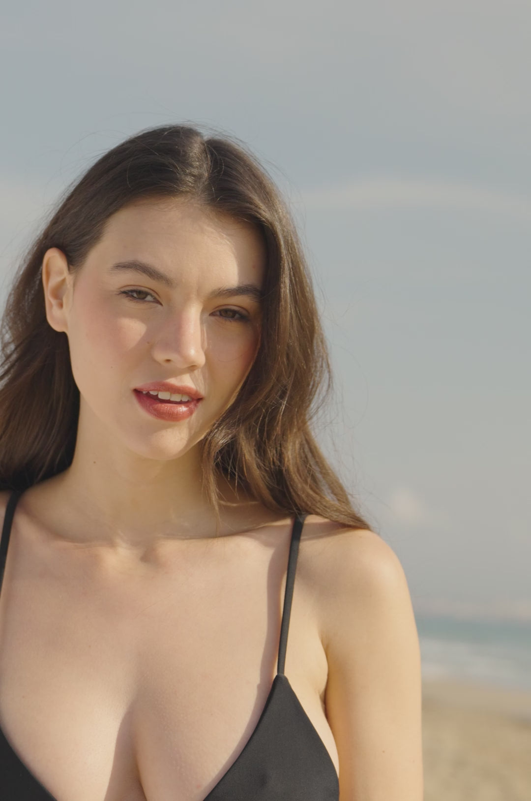 Video laden: Kai Top + Lilo Bottom Black Bikini