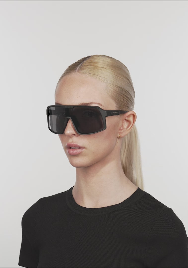 Video laden: Wind Black / Black