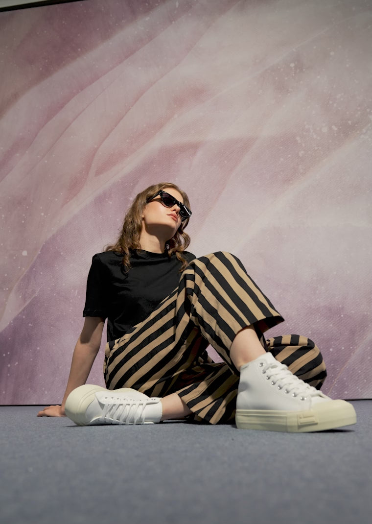 Video laden: One Way Nap White