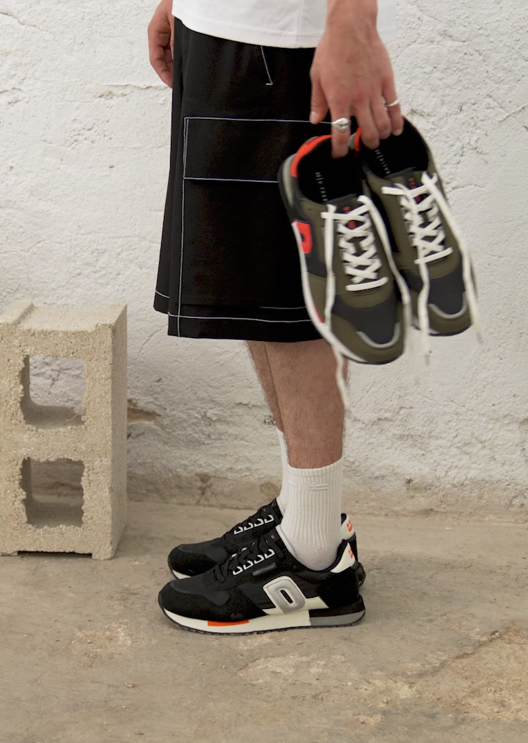 Video laden: 535 Black / Silver