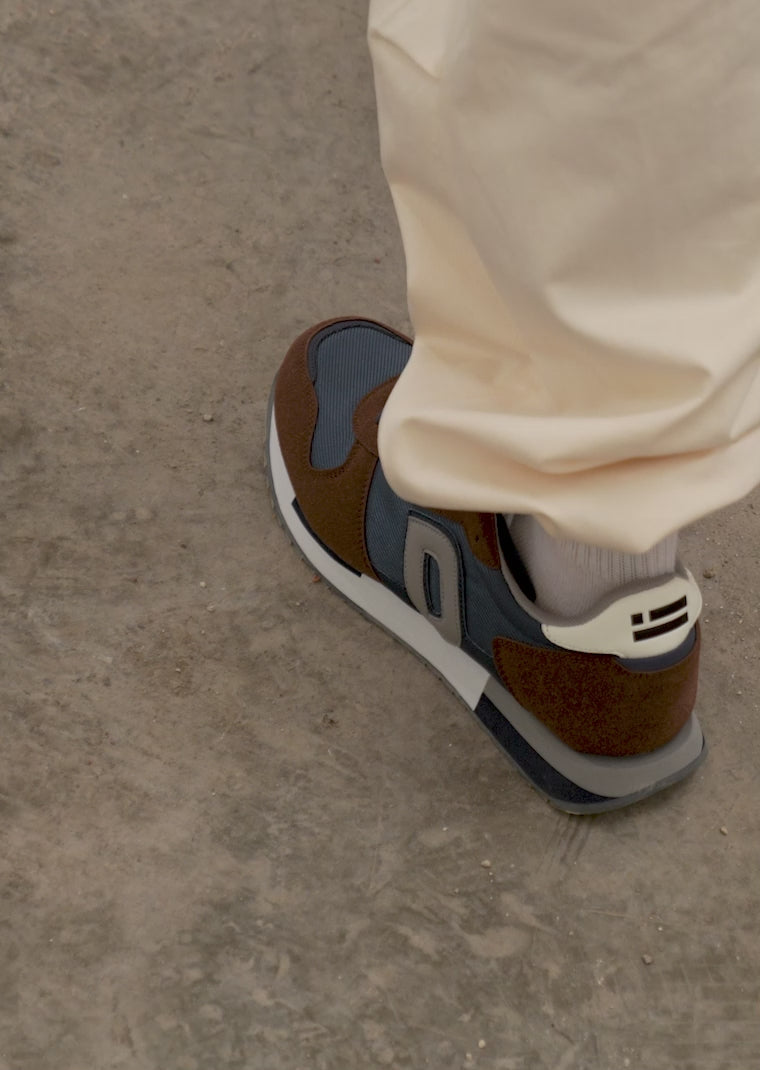 Video laden: 535 Brown / Navy