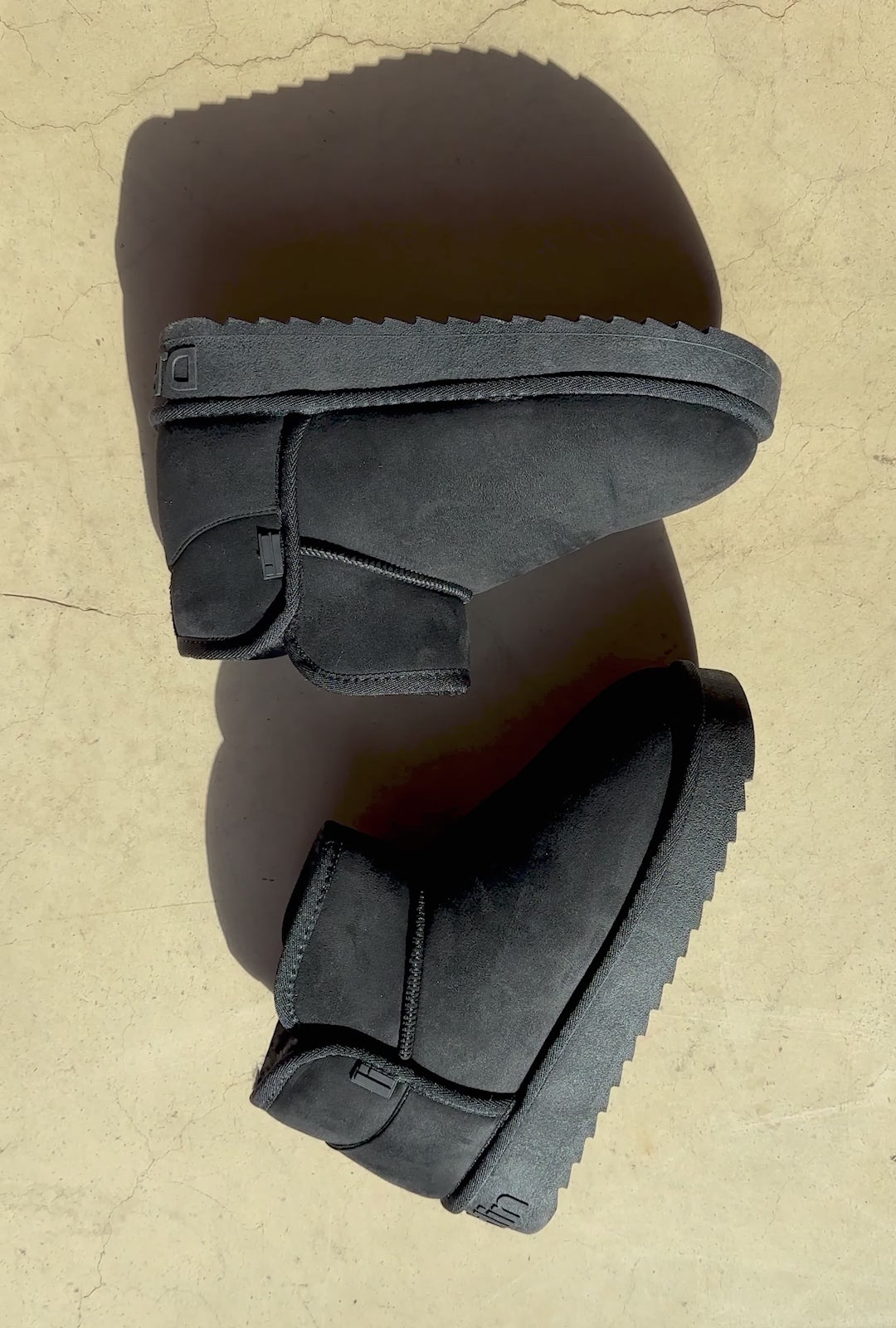 Load video: Nordic Low Basic Black