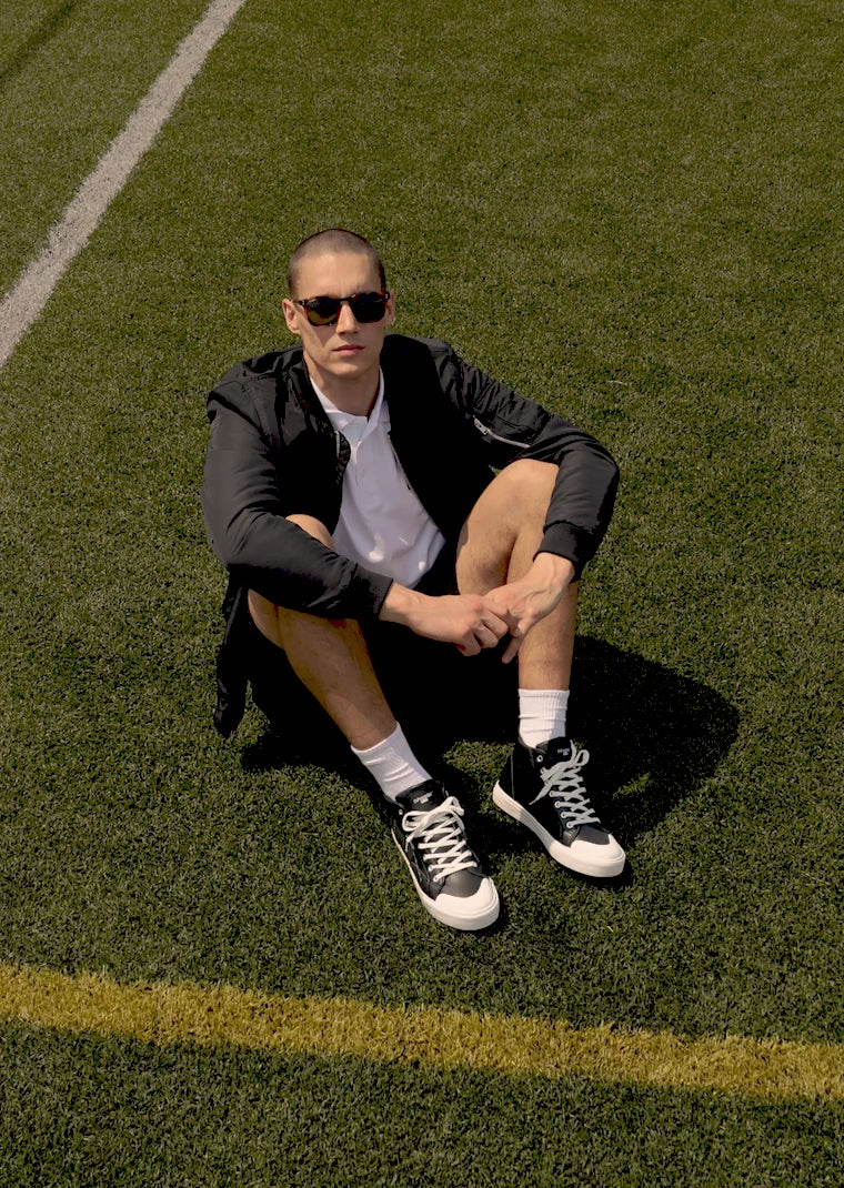 Video laden: High Echo Black / Black